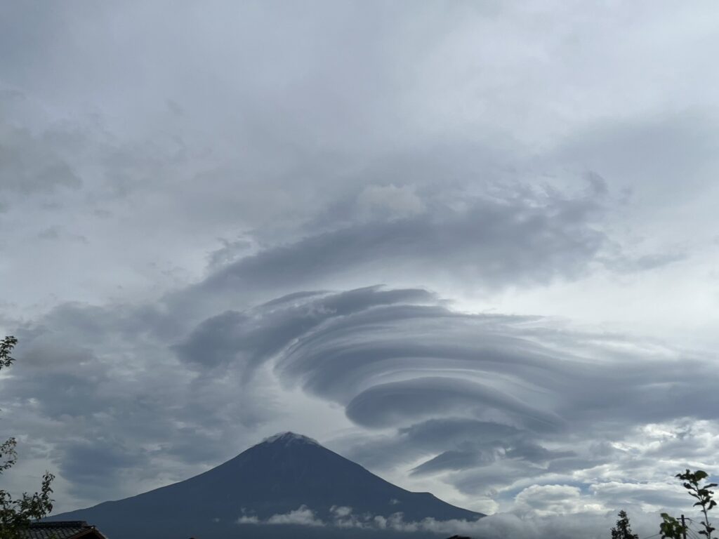 富士山の写真　つるし雲