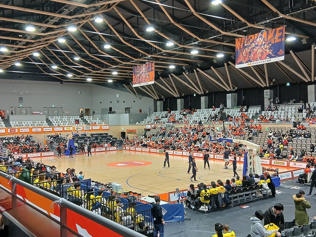 ベルテックス静岡vs.信州ブレイブウォリアーズのバスケットの試合の写真