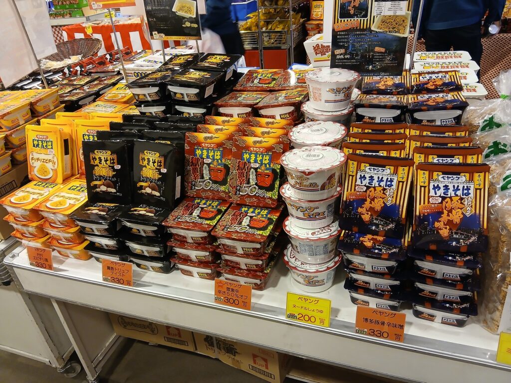 ＥＸＰＡＳＡ足柄（下り線）の二階にある売店の写真