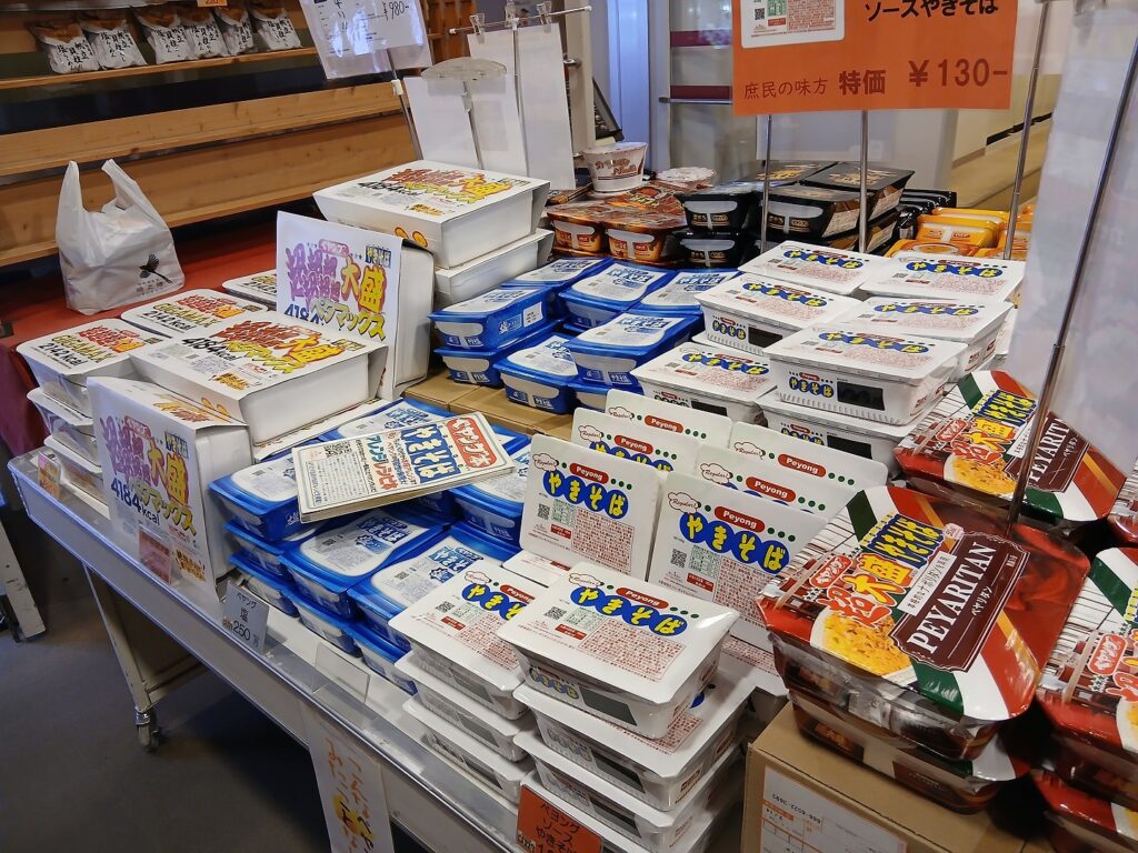 ＥＸＰＡＳＡ足柄（下り線）の二階にある売店の写真