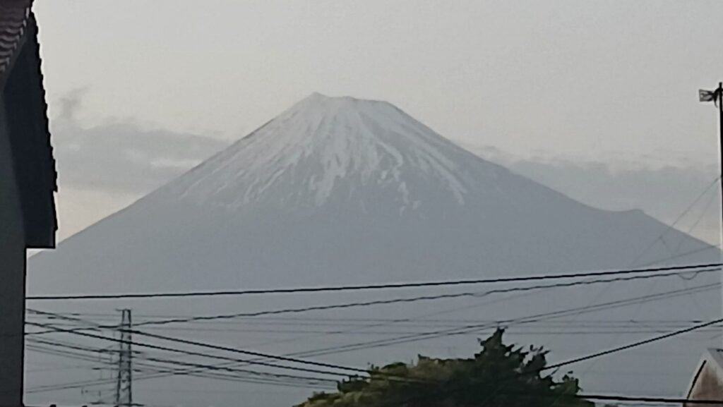 吉原駅からの富士山の写真